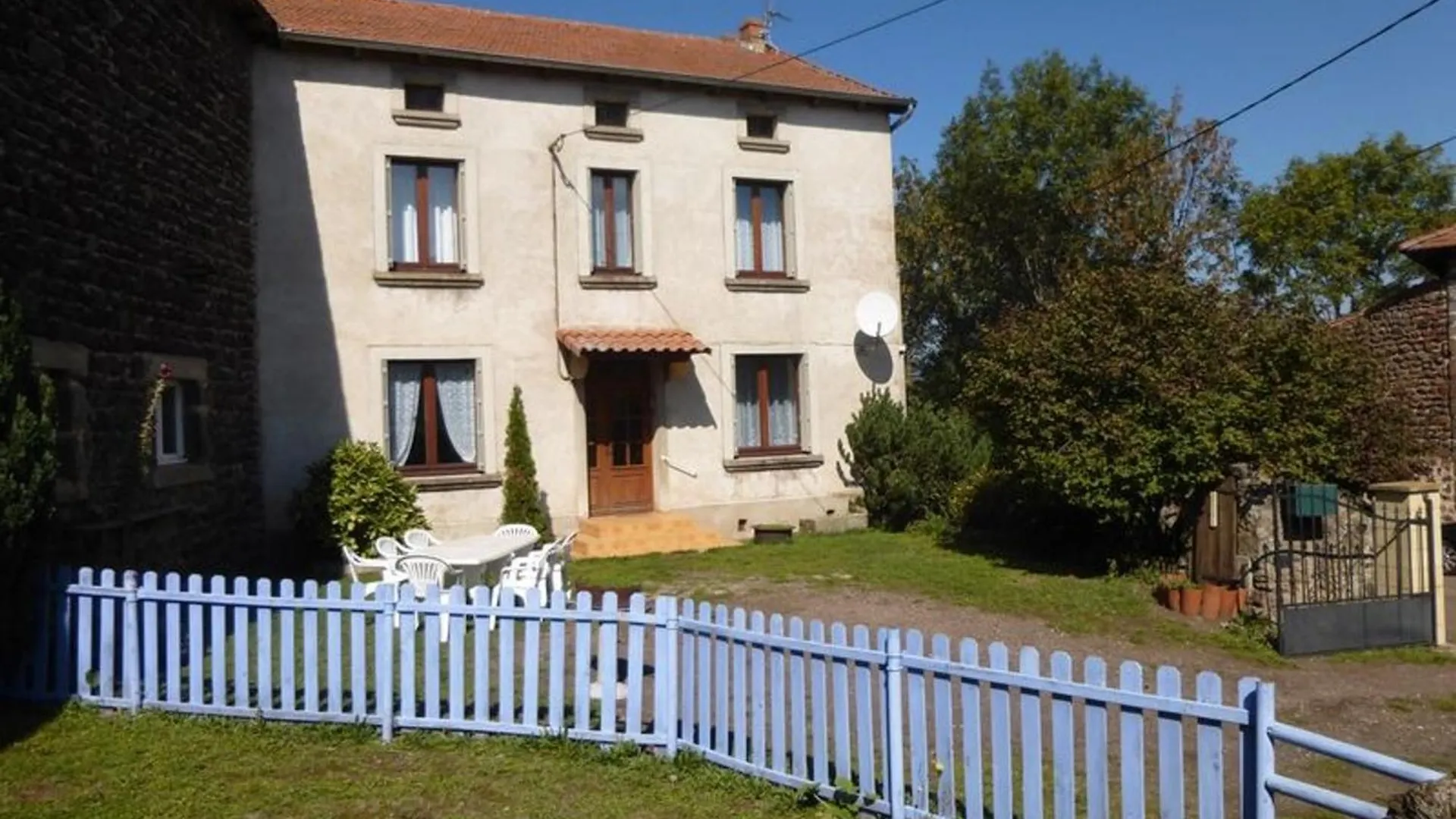 Gite Familial Paisible, Proche Gorges De La Loire, Avec Cour Fermee, 3 Chambres, Equipements Bebe - Fr-1-582-116 Solignac-sur-Loire 0*,  France